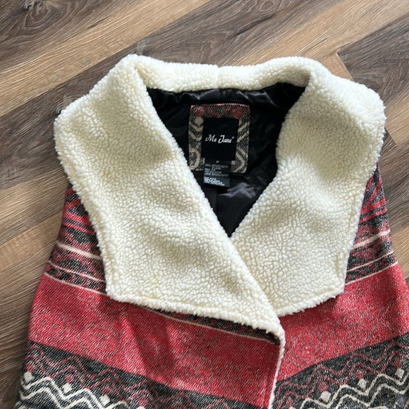 Me Jane vest size Medium Aztec style print with faux Sherpa lining - Picture 2 of 12